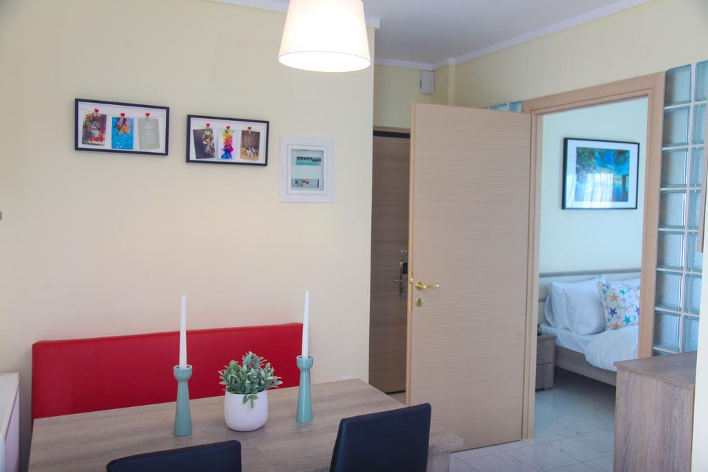 Apartments Holiday Peraia  Екстер'єр фото